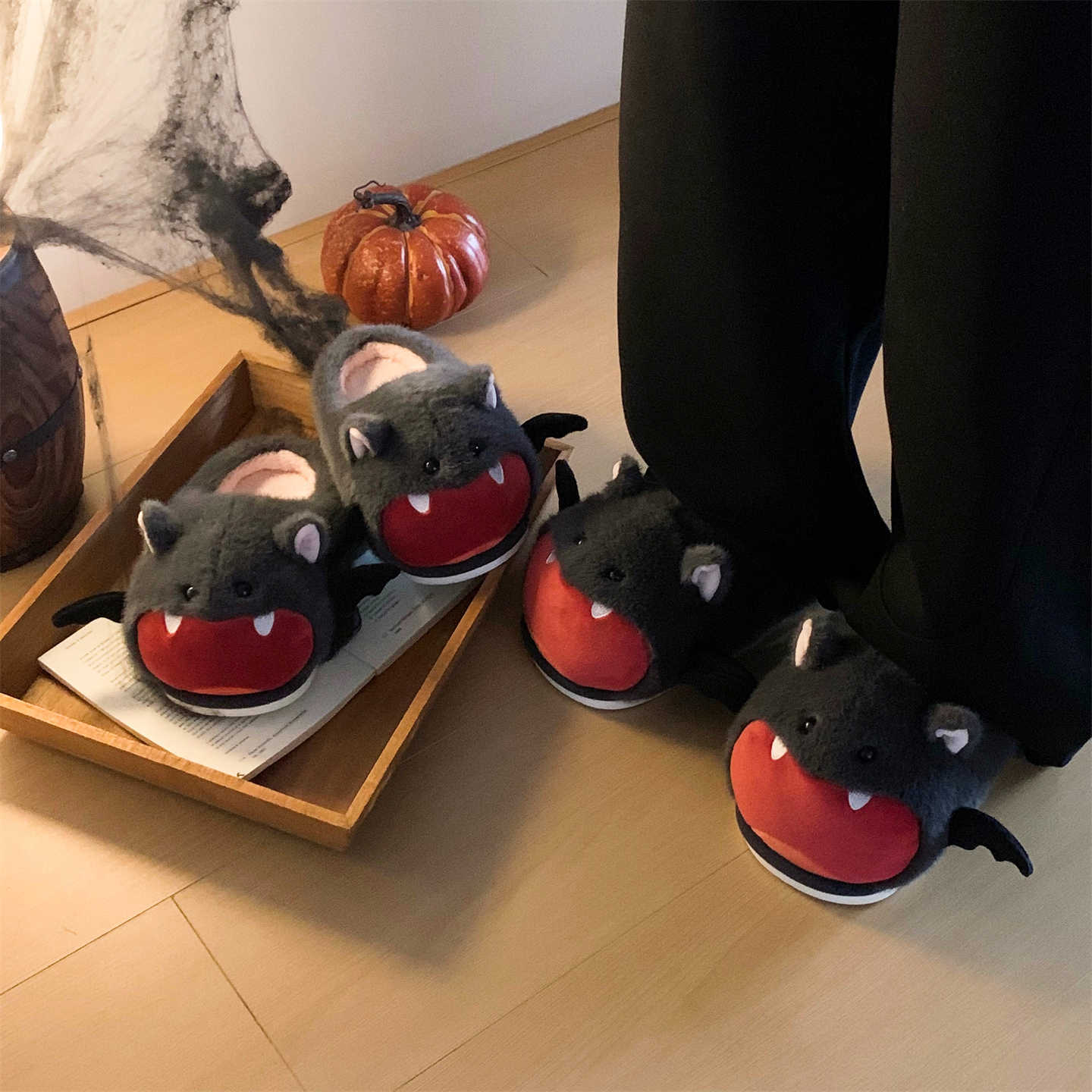 Halloween Bat Plush Slippers W - Sewing House avis et prix