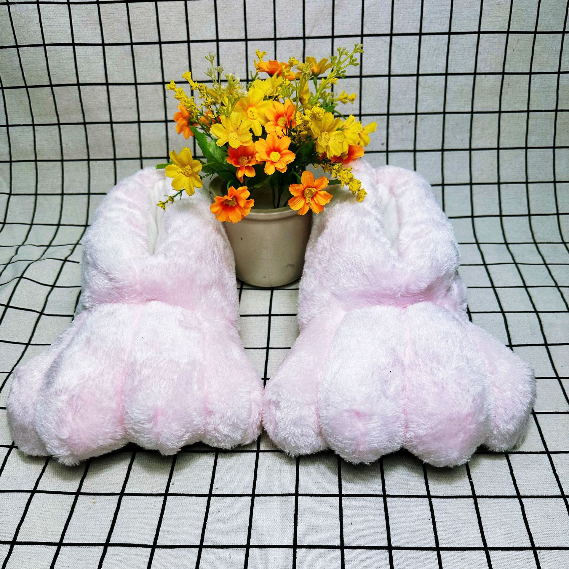In Stock Rabbit Paw Slippers H - Sewing House avis et prix