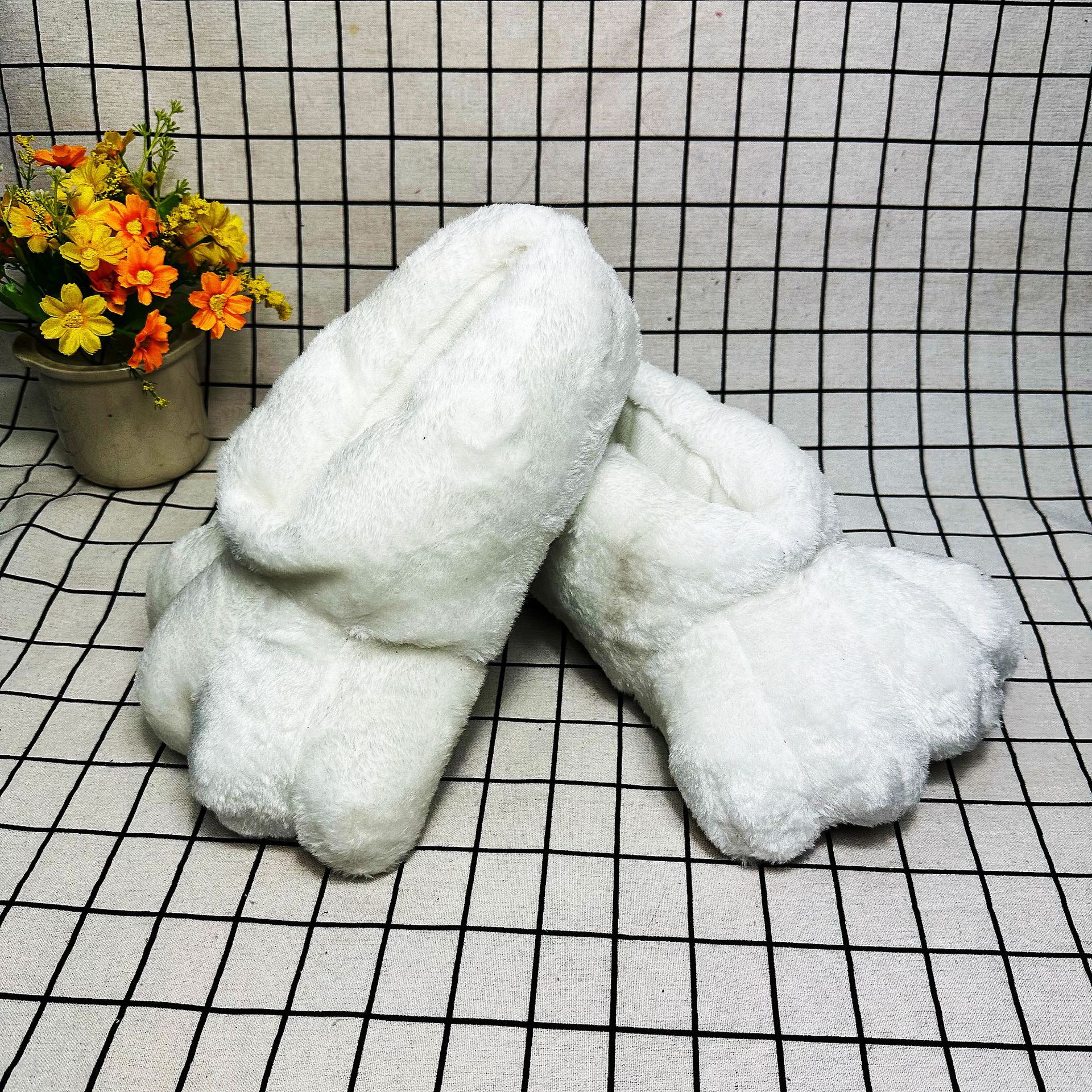 In Stock Rabbit Paw Slippers H - Sewing House avis et prix
