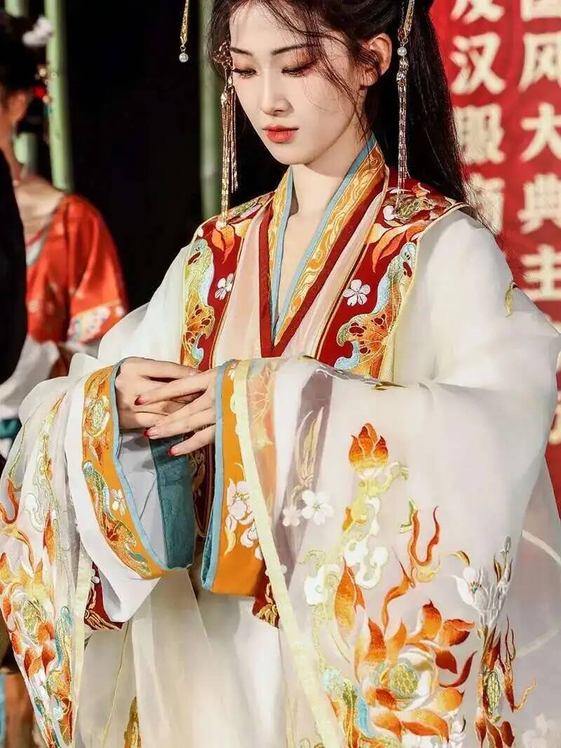 Ming Dynasty Hanfu Embroidery  - Sewing Art avis et prix
